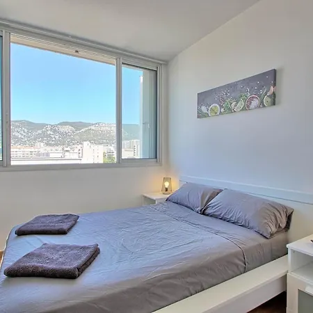 Beau T4 Traversant Avec Superbe Emplacement Apartman