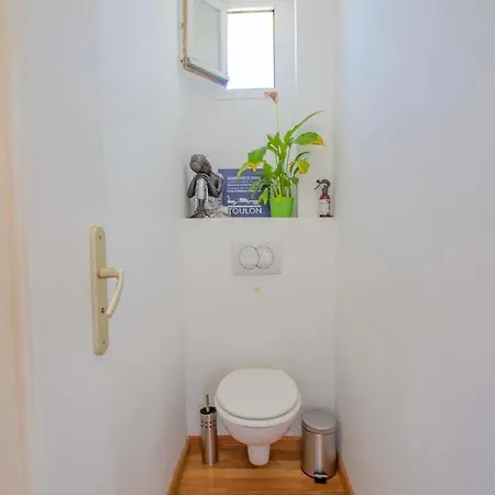 Beau T4 Traversant Avec Superbe Emplacement Apartman Toulon