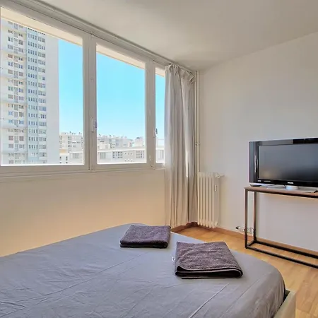 Beau T4 Traversant Avec Superbe Emplacement Apartment